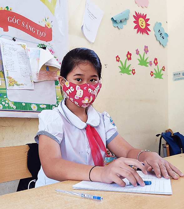 Sponsored Girl Ha Vy In School