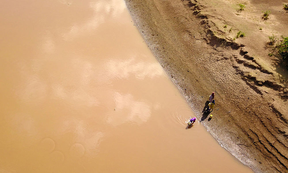 Nasra and her friends collect water from the Tana River. 