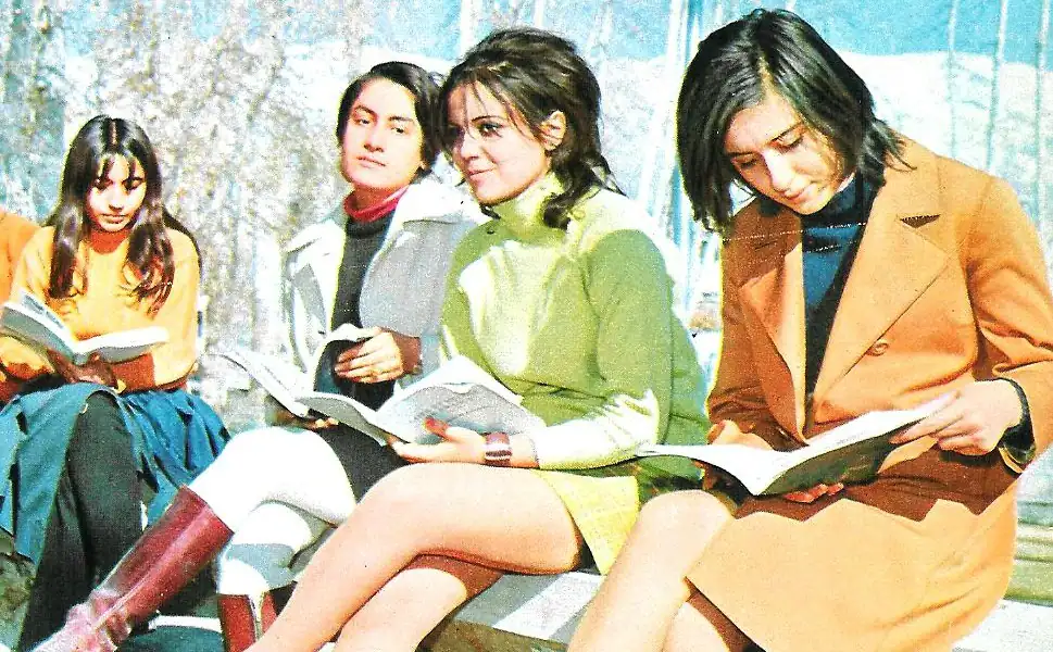 Women study at Tehran University in 1971. 