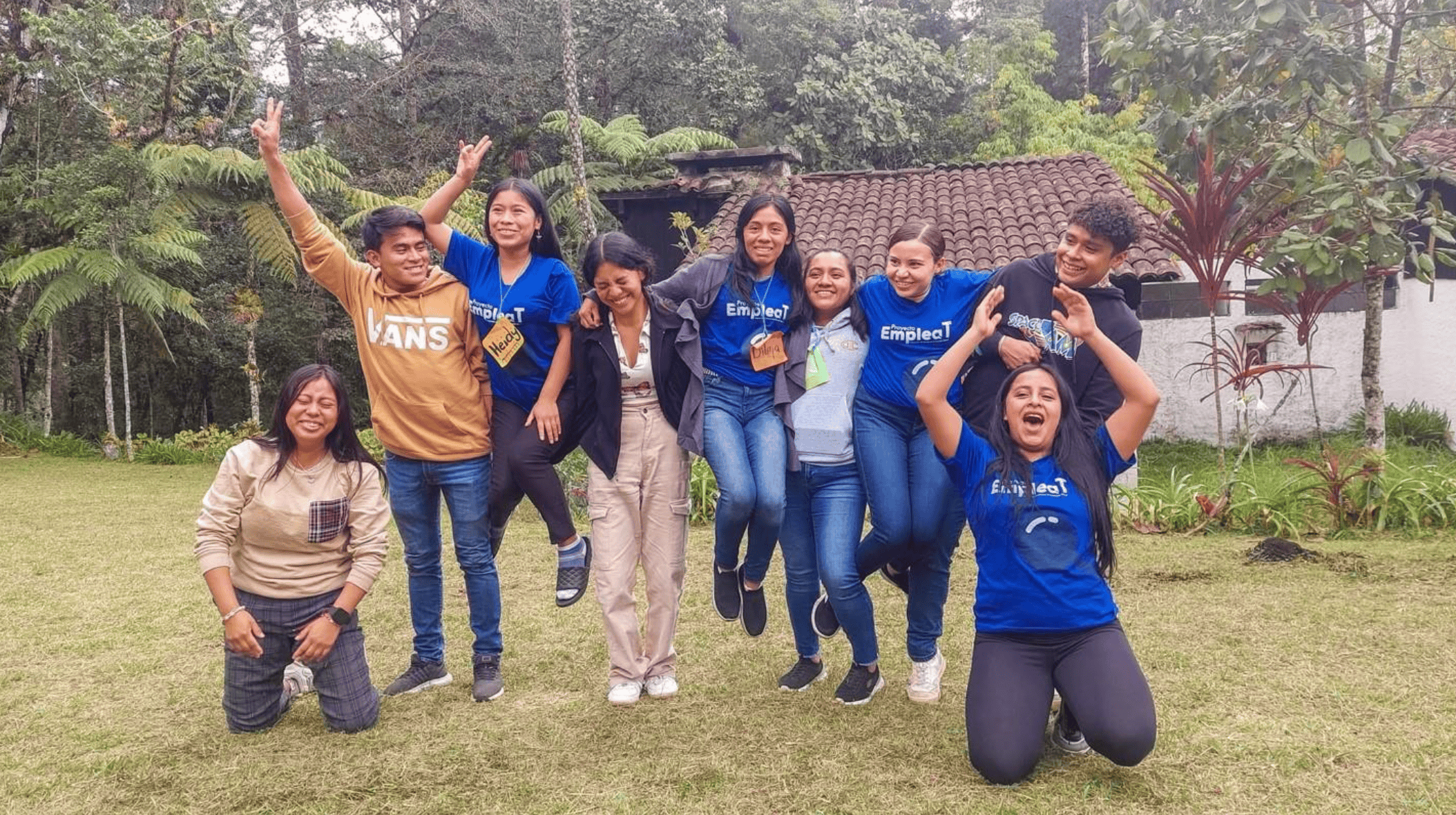 Youth from EMPLEA-T celebrating training completion